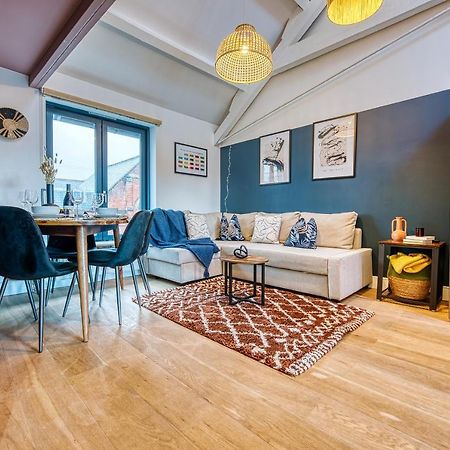 Ashcroft Loft By Timeless Stays - Stunning 3 Bedroom, 2 Bathrooms, Charming Central Apartment Featuring A Balcony Сайренстер Экстерьер фото