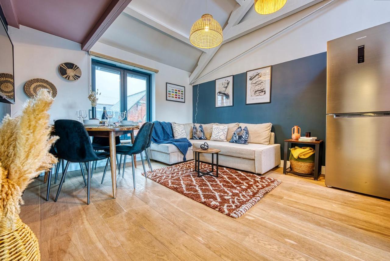 Ashcroft Loft By Timeless Stays - Stunning 3 Bedroom, 2 Bathrooms, Charming Central Apartment Featuring A Balcony Сайренстер Экстерьер фото